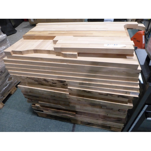 3083 - Pallet of Solid Oak Off Cuts (416-97) * This lot is subject to VAT