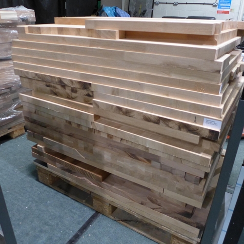 3083 - Pallet of Solid Oak Off Cuts (416-97) * This lot is subject to VAT