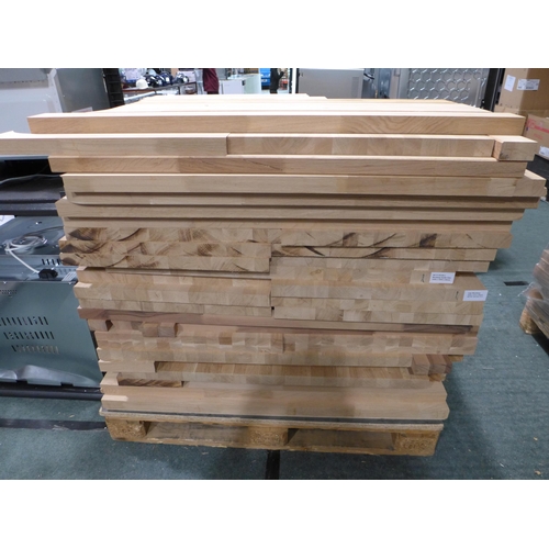 3083 - Pallet of Solid Oak Off Cuts (416-97) * This lot is subject to VAT