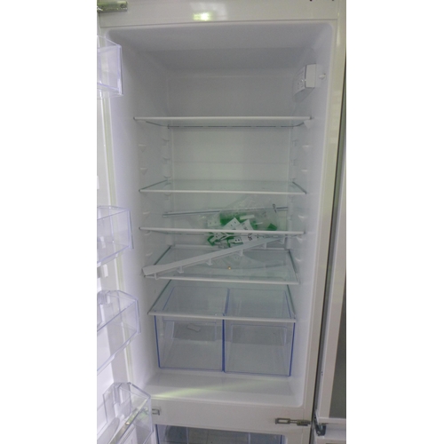 3117 - Zanussi 70/30 Fridge Freezer - Frost Free (H1772xW546xD549) (Model No: ZNNN18ES3) original RRP £748.... 