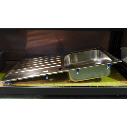 3172 - Metal Sink with Drainer (416-138) * This lot is subject to VAT