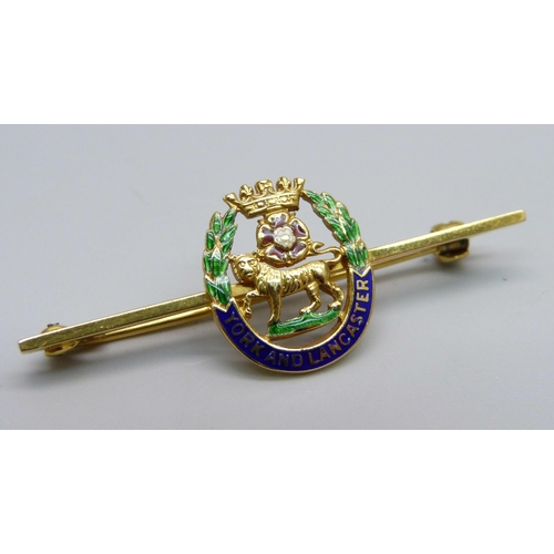 1012 - A 9ct gold and enamel military sweetheart brooch in fitted case, York and Lancaster Regiment, 4g