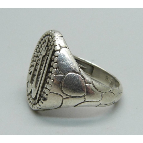 1037 - A 925 silver ring, 'Allah', 10.6g, R