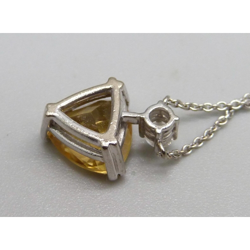 1041 - An 18ct white gold, citrine and diamond necklet, 4.3g, 42cm