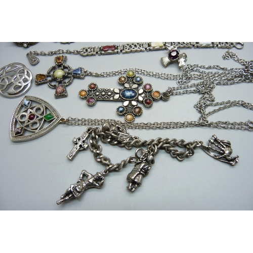 1048 - Celtic jewellery