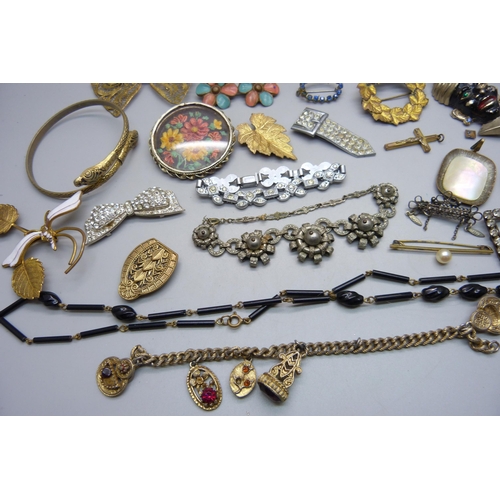 1049 - Vintage jewellery