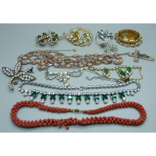 1054 - A coral bead necklace, a/f, and costume jewellery