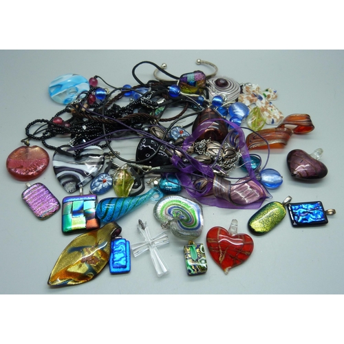 1057 - Glass pendants and other jewellery