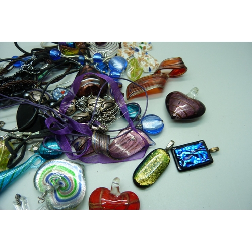 1057 - Glass pendants and other jewellery