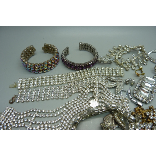 1059 - Paste set jewellery