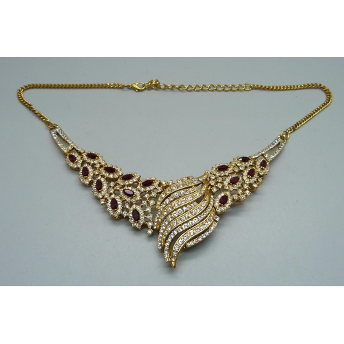 1060 - A statement necklace