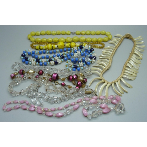 1061 - Vintage necklaces