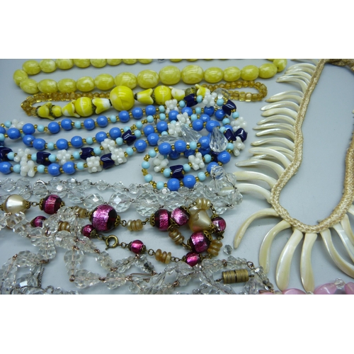 1061 - Vintage necklaces