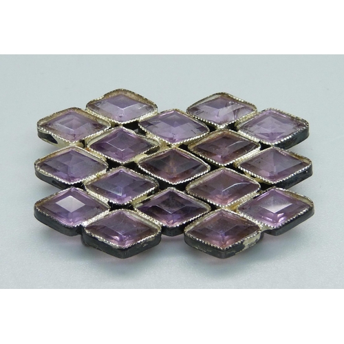 1064 - A white metal and amethyst coloured stone belt buckle, 35mm x 55mm