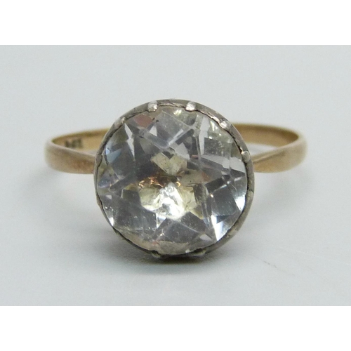 1068 - A 9ct gold and white stone ring, 1.9g, R, resized