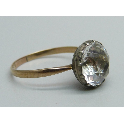 1068 - A 9ct gold and white stone ring, 1.9g, R, resized