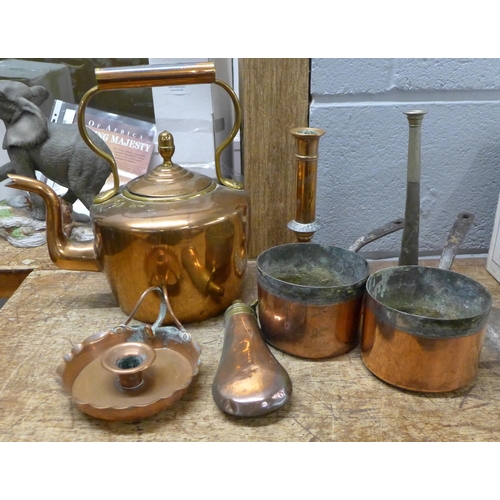 1077 - A collection of copper including a kettle and a powder flask **PLEASE NOTE THIS LOT IS NOT ELIGIBLE ... 