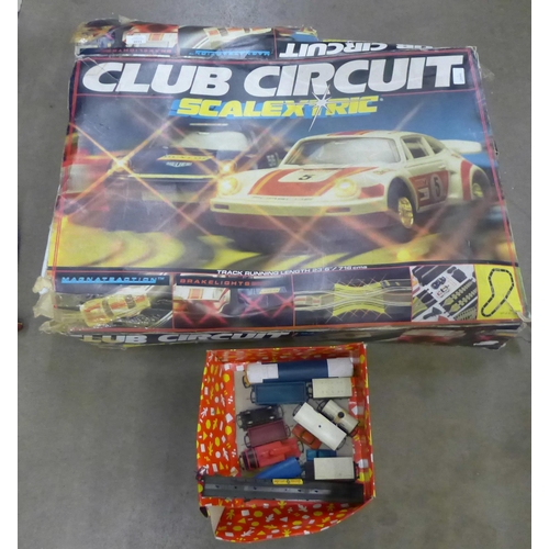 1110 - A Scalextric Club Circuit set and some Hornby 00 gauge model rail **PLEASE NOTE THIS LOT IS NOT ELIG... 