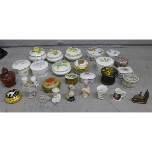 1125 - Trinket pots, Wade whimsies and a large collection of assorted china **PLEASE NOTE THIS LOT IS NOT E... 