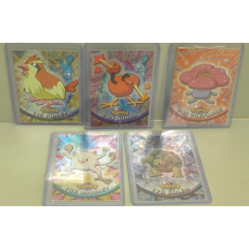 621 - Five vintage Topps holographic Pokemon cards