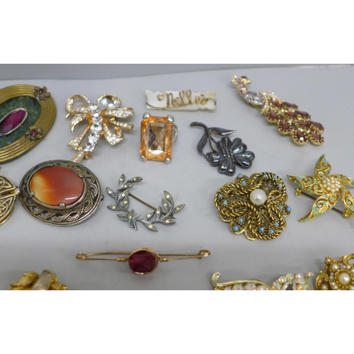 628 - A collection of vintage costume brooches, rings, etc., including some named examples, Miracle, Sphin... 