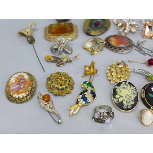 628 - A collection of vintage costume brooches, rings, etc., including some named examples, Miracle, Sphin... 