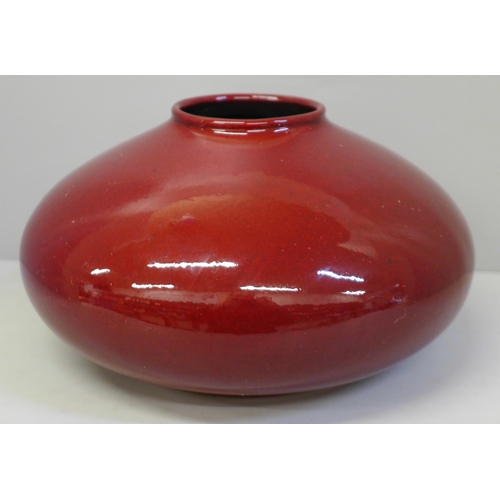 646 - A Scheurich Armano vase, made in Germany