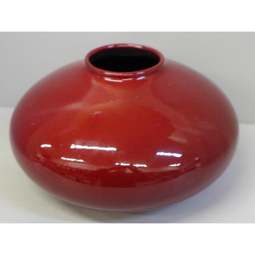 646 - A Scheurich Armano vase, made in Germany