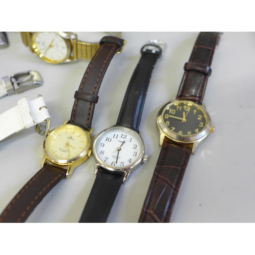 661 - A Timex Ironman Triathlon watch, other lady's and gentleman's watches and a vintage Seiko wristwatch... 