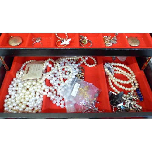 681 - A jewellery box and costume jewellery