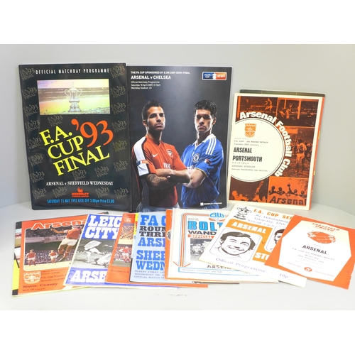 687 - Football memorabilia; Arsenal FA Cup programmes, including 1971, 1978 and 1993 Fiinals, 2nd, 3rd and... 