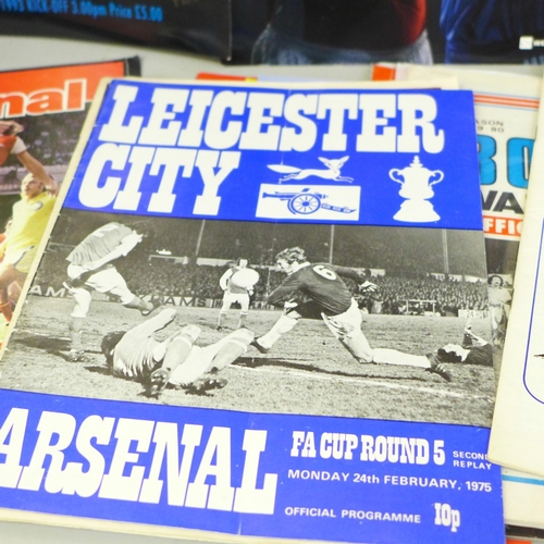 687 - Football memorabilia; Arsenal FA Cup programmes, including 1971, 1978 and 1993 Fiinals, 2nd, 3rd and... 