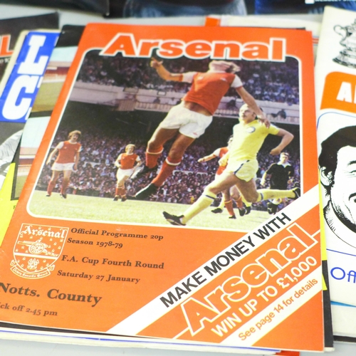 687 - Football memorabilia; Arsenal FA Cup programmes, including 1971, 1978 and 1993 Fiinals, 2nd, 3rd and... 