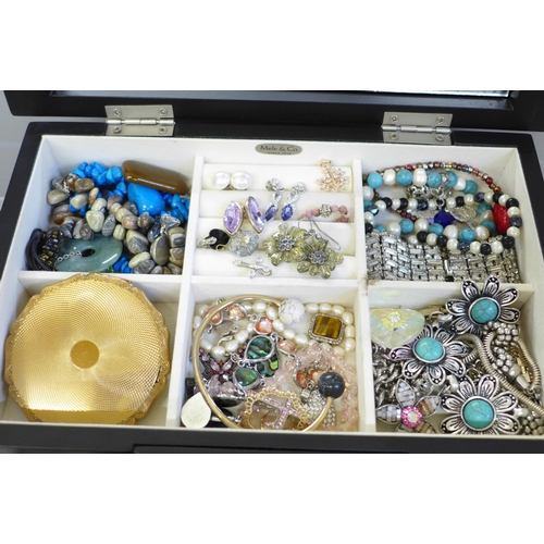 692 - A box of costume jewellery