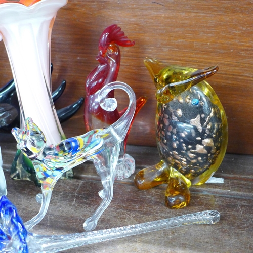 699 - Nine items of glass including Murano cat, owl, apple and chilli pepper