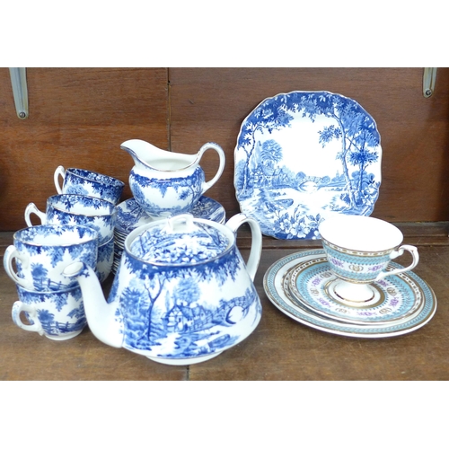 706 - A boxed Royal Pembroke & Edwards tea cup, saucer and cake plate and an English blue and white tea se... 