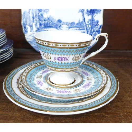 706 - A boxed Royal Pembroke & Edwards tea cup, saucer and cake plate and an English blue and white tea se... 