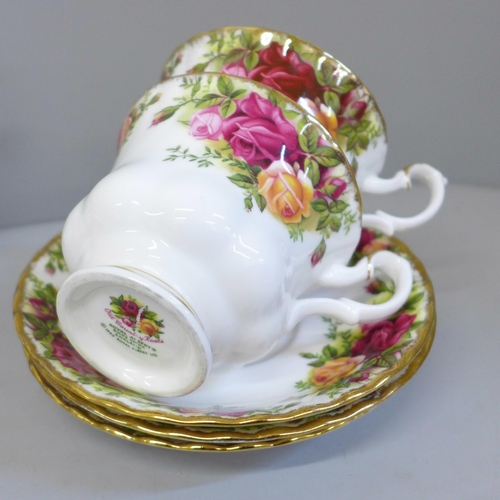 710 - Ten items of Royal Albert Old Country Roses