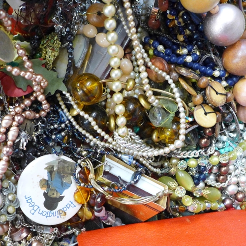 726 - A box of costume jewellery