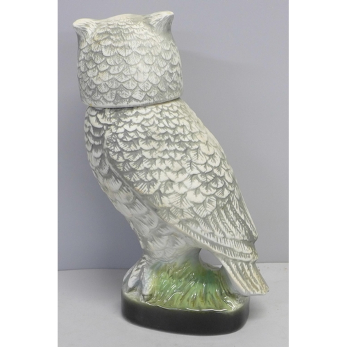 776 - A James Beam whisky owl decanter