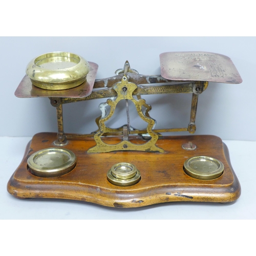 784 - A set of letters postal scales with weights