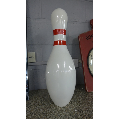 1490 - An ornamental bowling pin