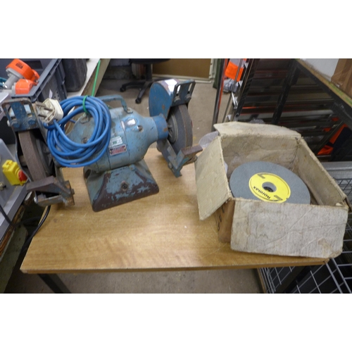 2014 - An industrial bench grinder and five replacement discs - W