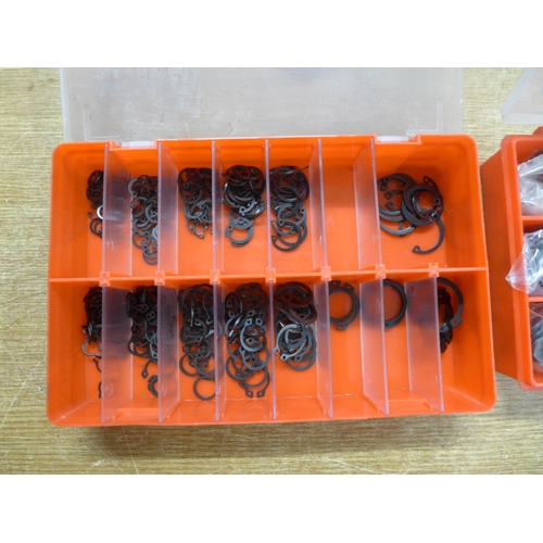 2028 - A set of Kennedy cip clips and a set of O rings * This lot is subject to VAT