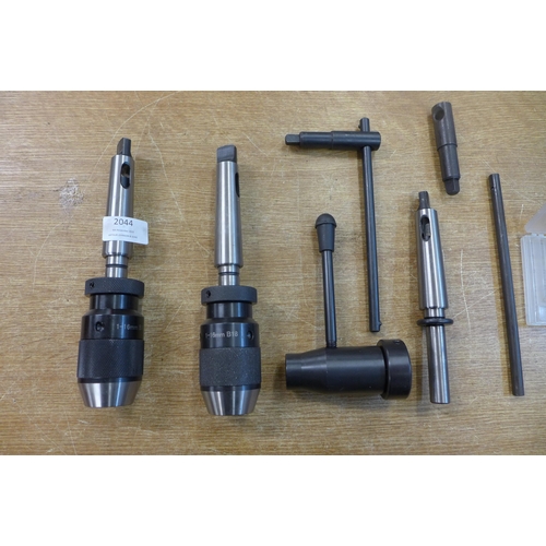 2044 - Two lathe chucks and small amount of attachments