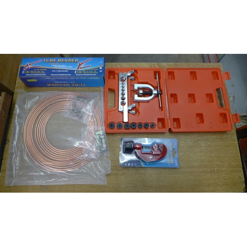 2056 - A brake line flaring kit with tube bender, tube cutter and pipe * This lot is subject to VAT