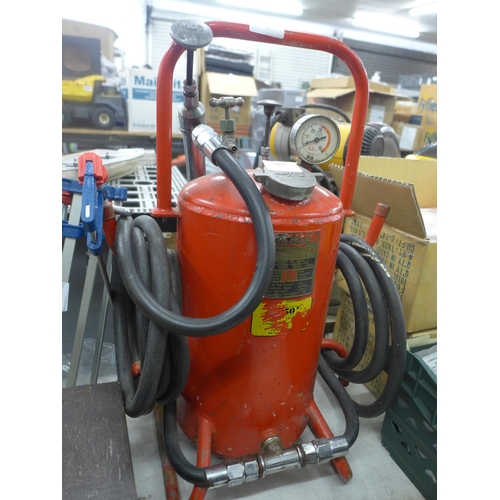 2066 - A Sellarc compressed grease gun