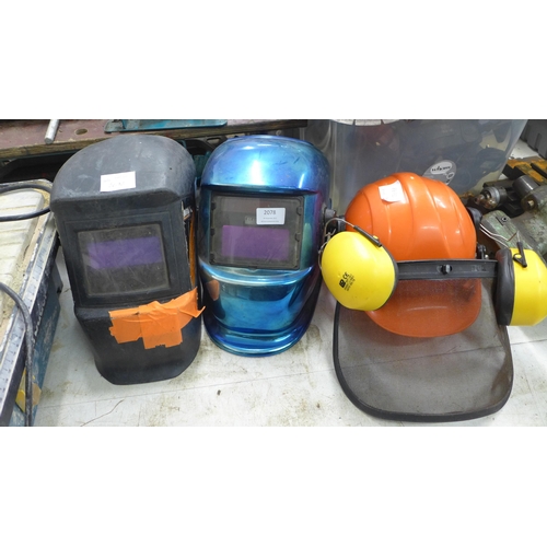 2078 - 2 Welding masks and chainsaw safety helmet