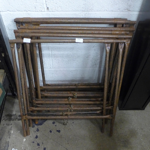 2084 - 7 Metal trellis stands