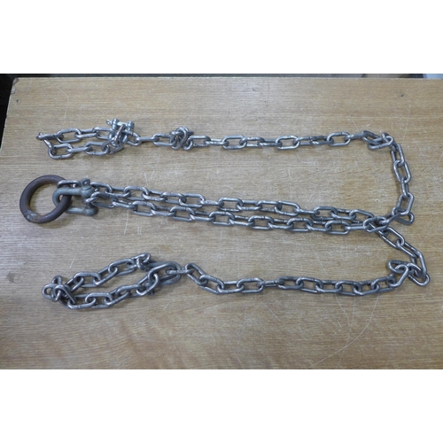 2098 - A length of lifting/tow chain